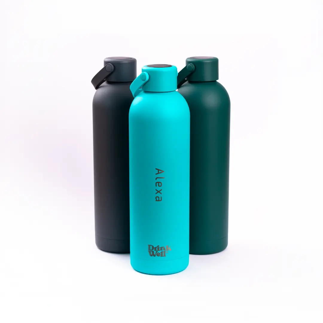 Bouteille Drinkwell Phoenix bleue exposée